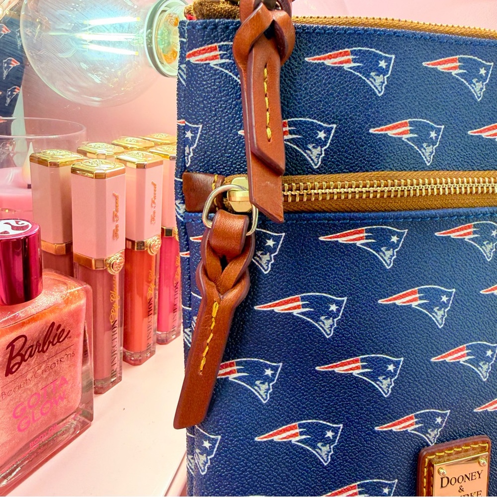 Dooney & Bourke NFL New England Patriots Leather Sporty Logo Crossbody Bag - Picture 5 of 7